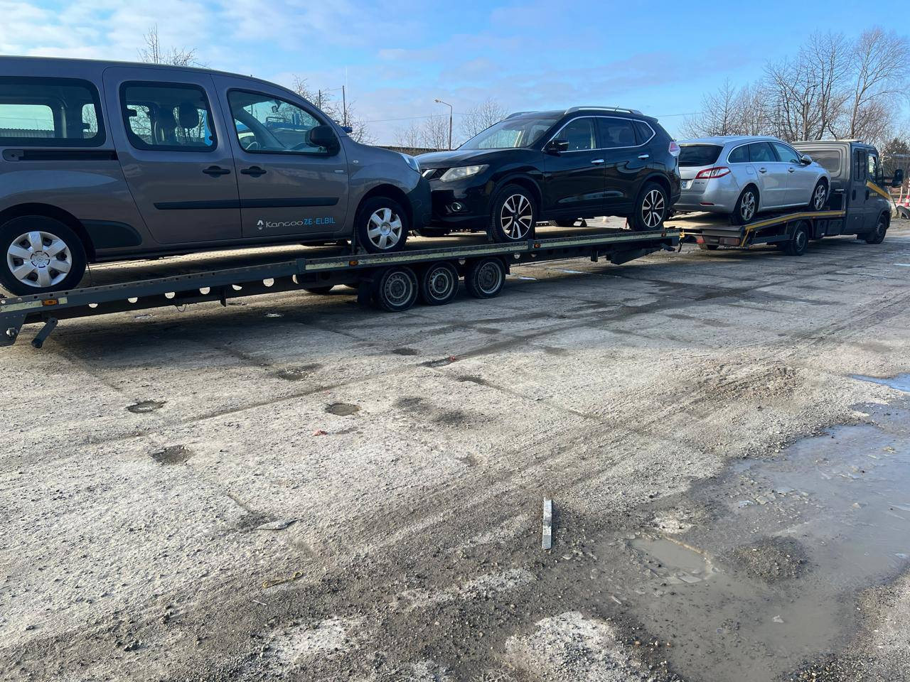 Завантаження авто на лафет